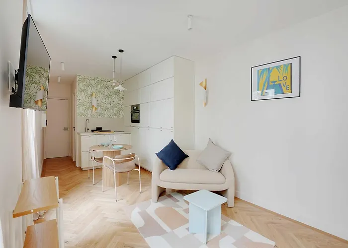 Magnificent -2p- Near The Eiffel Tower