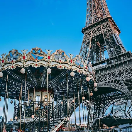 Magnificent -2p- Near The Eiffel Tower * Parijs