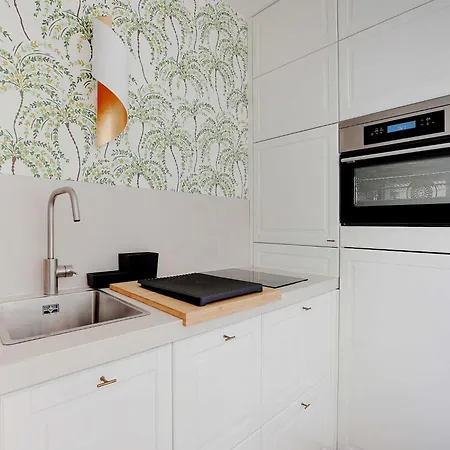 Magnificent -2p- Near The Eiffel Tower